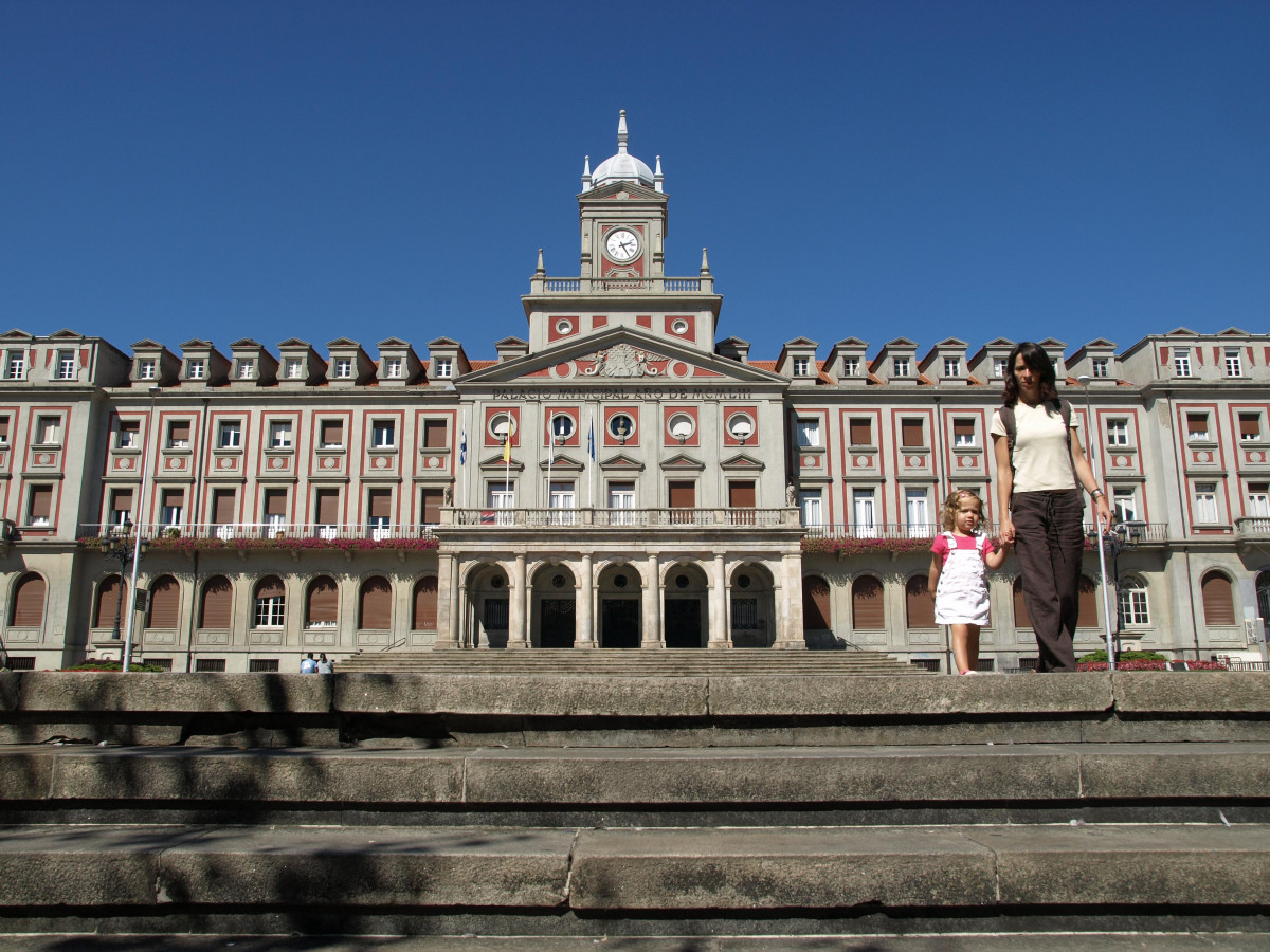 Archivo - Fachada principal del Ayuntamiento de Ferrol (A Coruña)